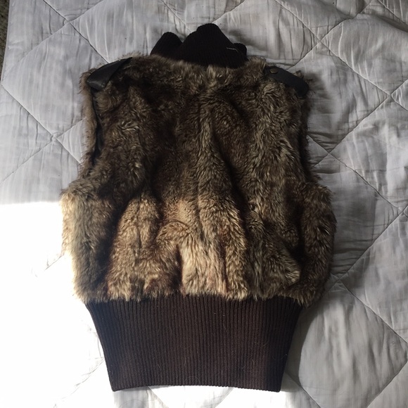 Faux Fur Aviator Style Vest! Zip-Up + Pockets - Picture 4 of 8